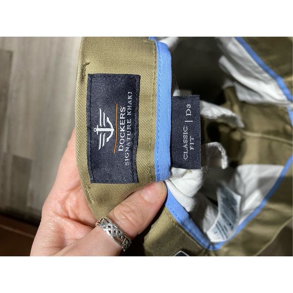 Dockers NWT Signature Khaki Pants Classic Fit D3 Pleated, Men's Size 31 x 30 - Picture 7 of 7